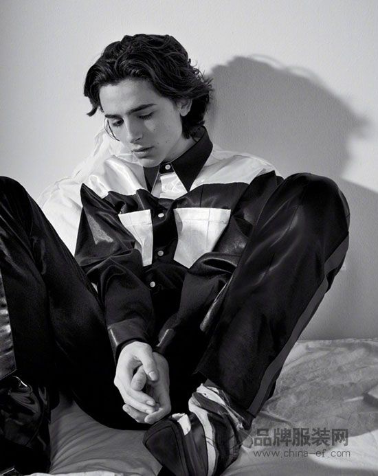 “小甜茶”Timothée Chalamet登《VMAN》最新一期封面